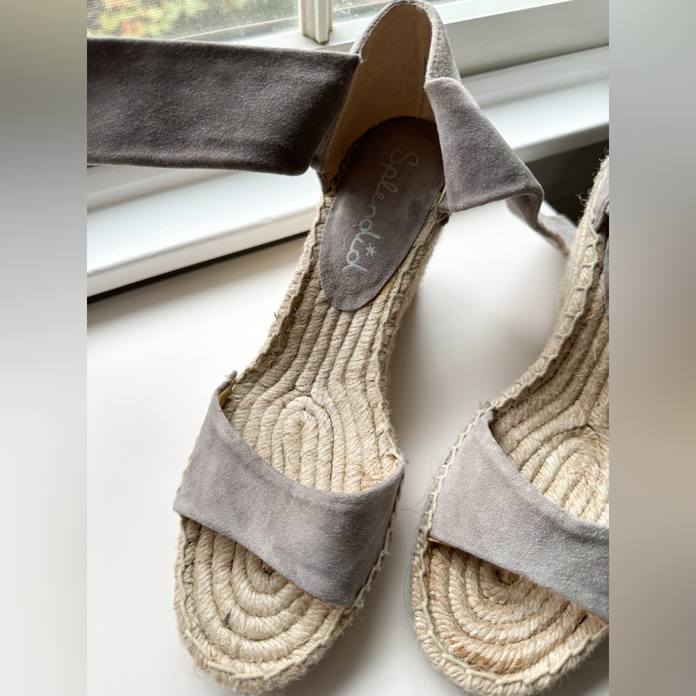 SPLENDA WEDGE IN GREY • NEVER WORN